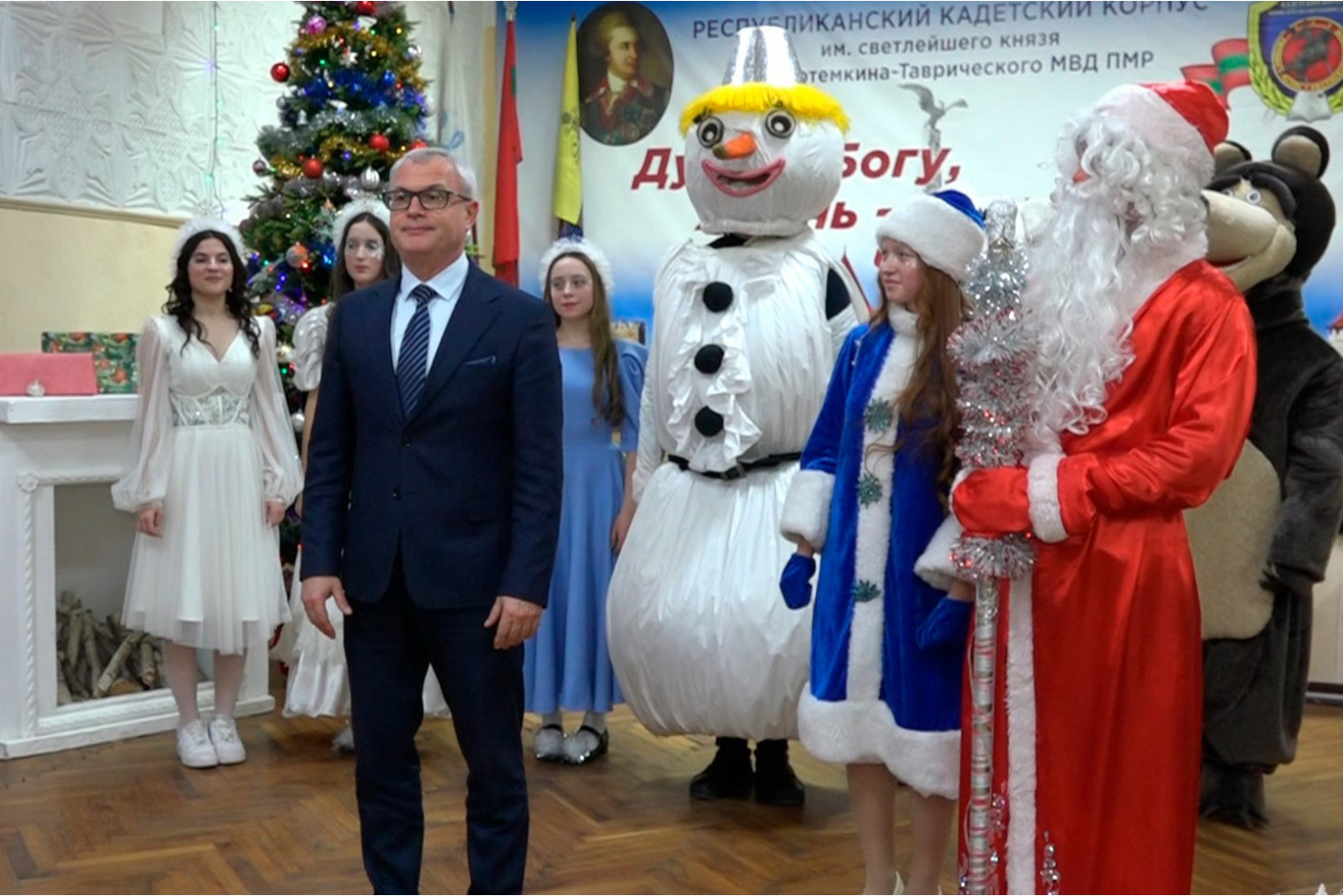 Виталий Нягу поздравил воспитанников кадетского корпуса с Новым годом и Рождеством