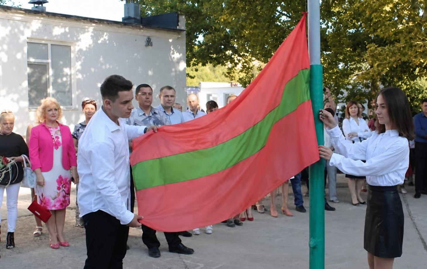 Флаг и гимн введут в школьное расписание ПМР